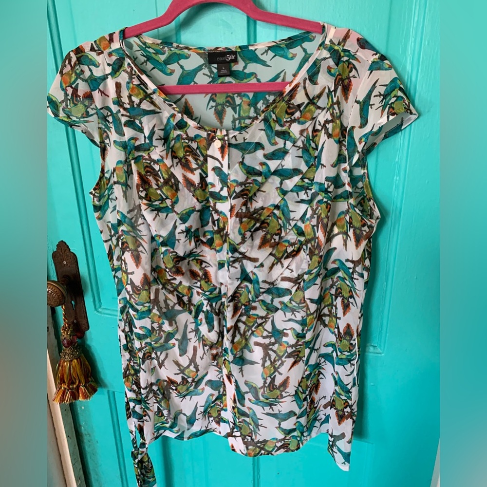 Parrot top with white slip lining